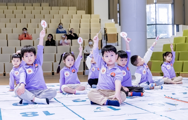 MG-VH | LỘ DIỆN NHÀ VÔ ĐỊCH “RUNG CHUÔNG VÀNG” TIẾNG ANH NHÍ